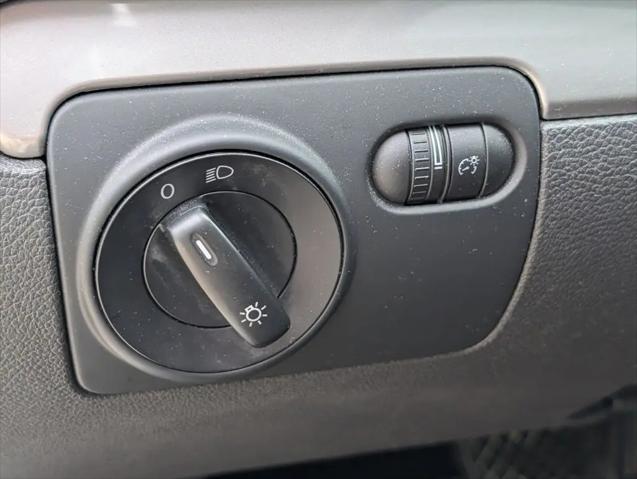 2011 Volkswagen Golf 2.5L 4-Door