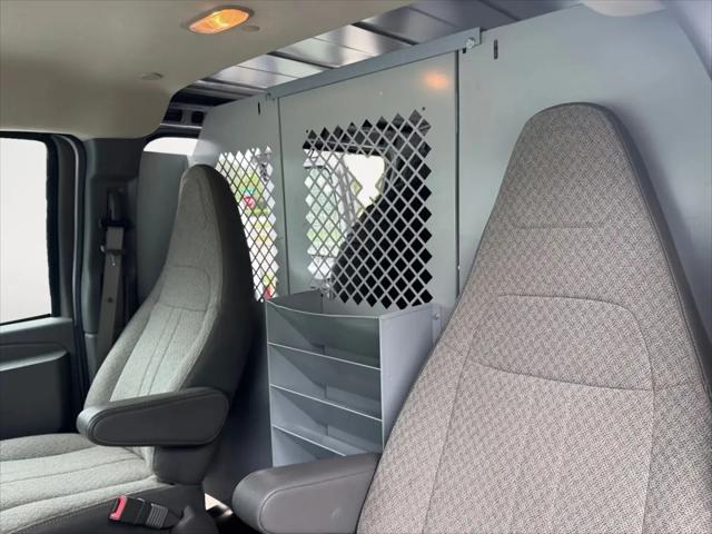 2020 GMC Savana Cargo RWD 3500 Regular Wheelbase Work Van