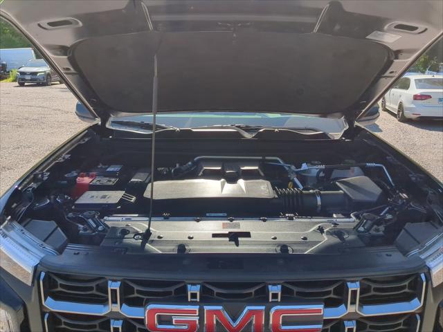 2025 GMC Canyon 4WD AT4
