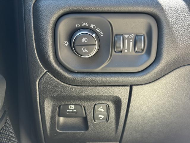 2025 Ram 1500 Big Horn Crew Cab 4x4 5'7" Box