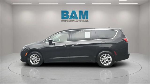2022 Chrysler Voyager LX