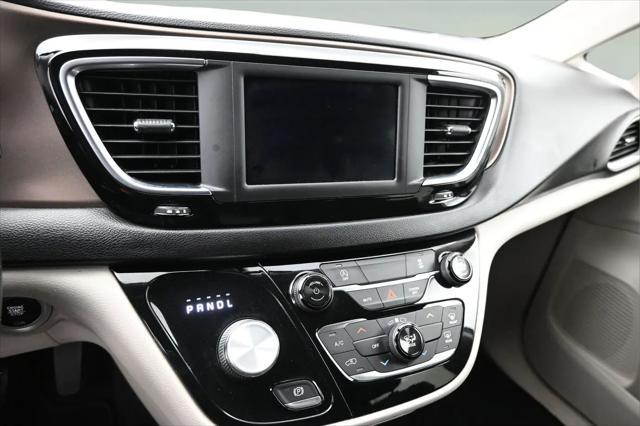 2022 Chrysler Voyager LX