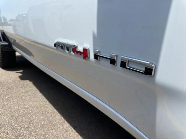 2025 GMC Sierra 2500HD Crew Cab, Standard Bed, AT4, 4WD