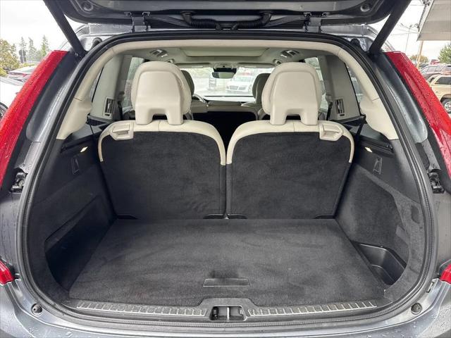 2016 Volvo XC90 T6 Momentum