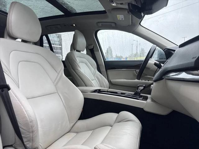 2016 Volvo XC90 T6 Momentum