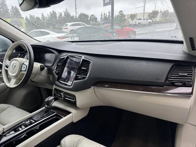 2016 Volvo XC90 T6 Momentum