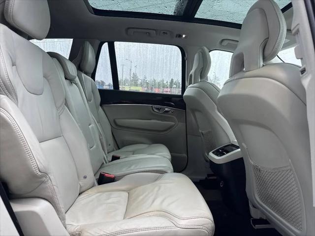 2016 Volvo XC90 T6 Momentum