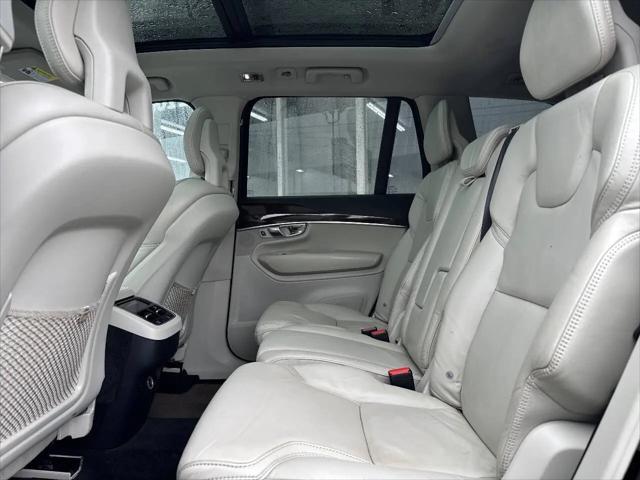 2016 Volvo XC90 T6 Momentum