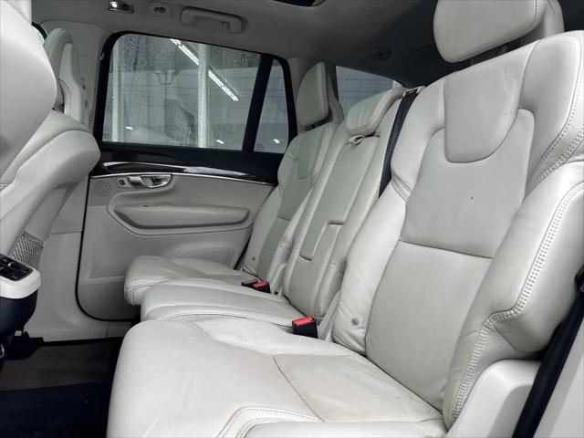 2016 Volvo XC90 T6 Momentum