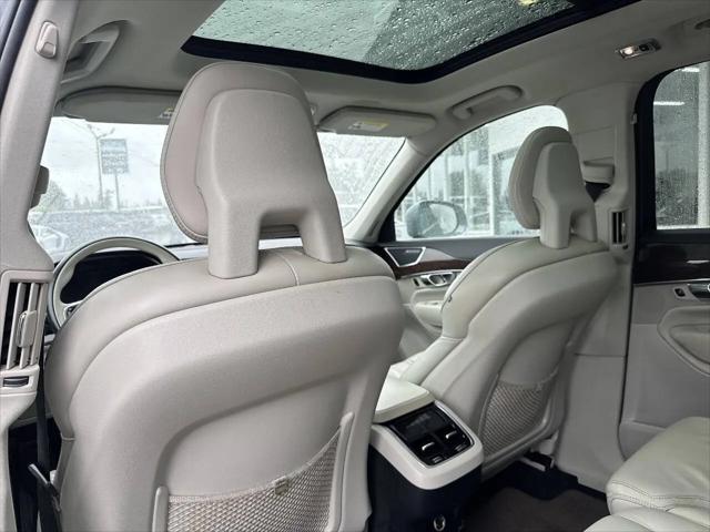 2016 Volvo XC90 T6 Momentum