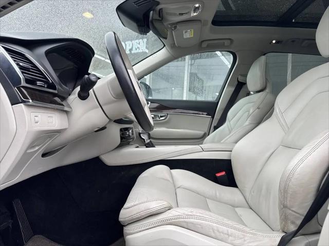 2016 Volvo XC90 T6 Momentum