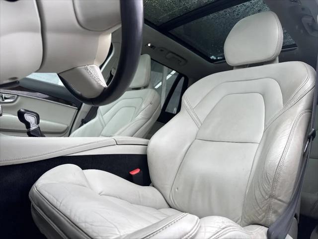 2016 Volvo XC90 T6 Momentum