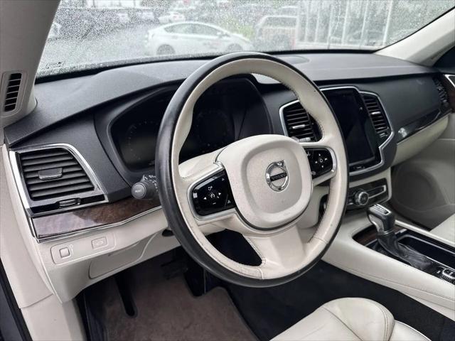 2016 Volvo XC90 T6 Momentum