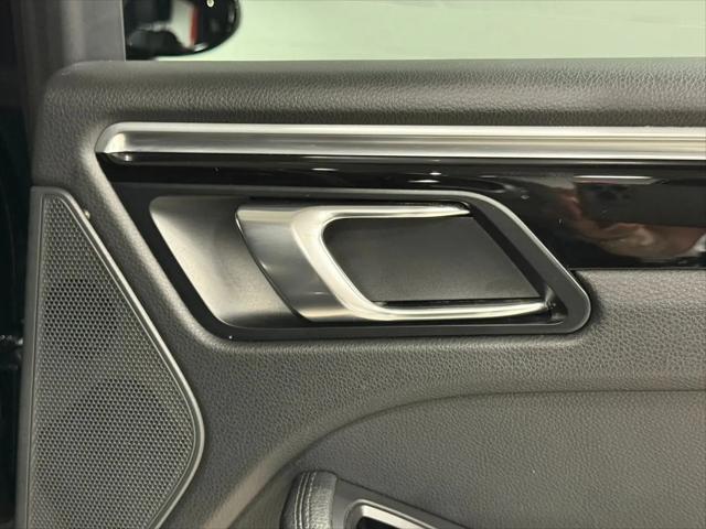 2020 Porsche Macan Macan