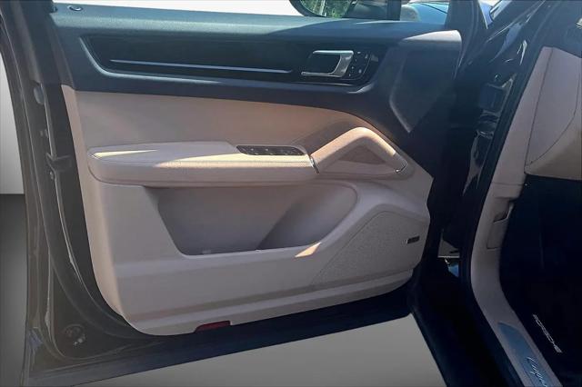 2023 Porsche Cayenne Platinum Edition