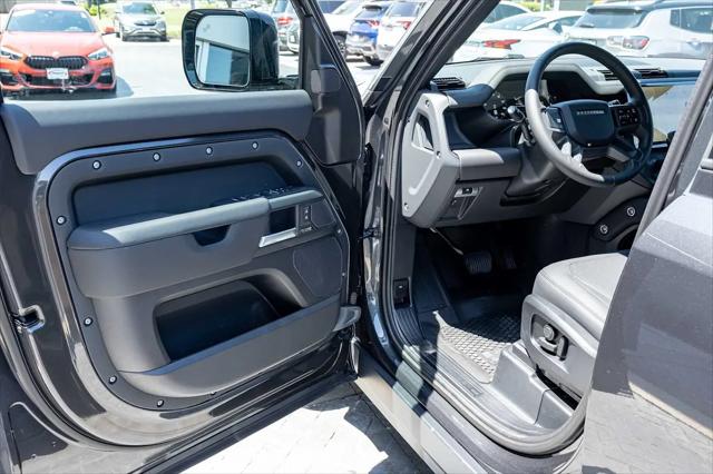 2026 Land Rover Defender P400 X-Dynamic SE