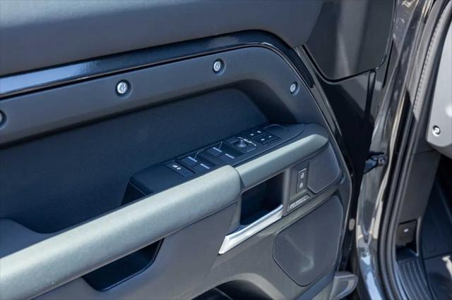 2026 Land Rover Defender P400 X-Dynamic SE