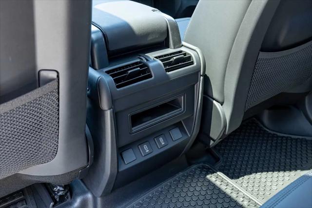 2026 Land Rover Defender P400 X-Dynamic SE