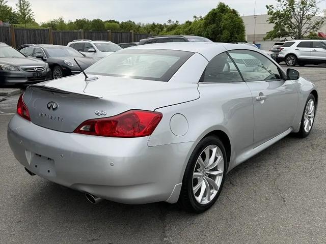 2015 INFINITI Q60 Standard
