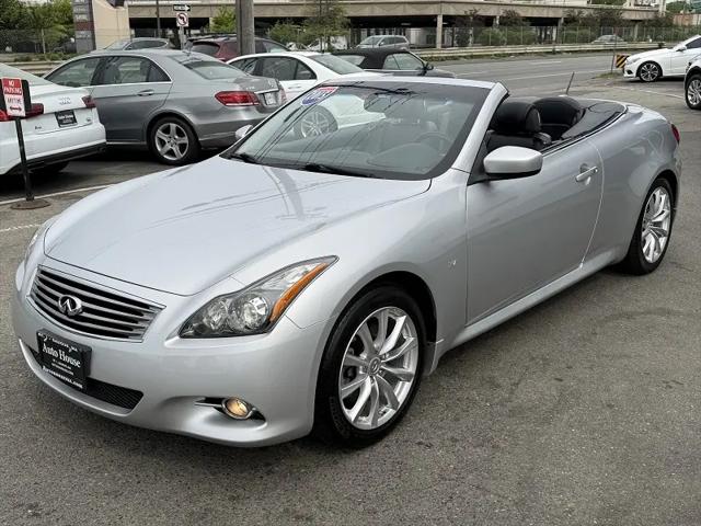 2015 INFINITI Q60 Standard