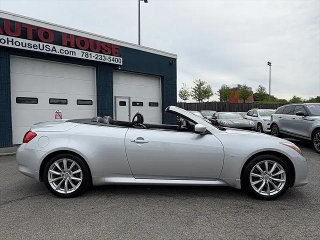 2015 INFINITI Q60 Standard