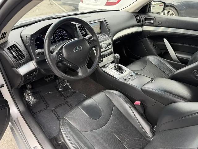 2015 INFINITI Q60 Standard