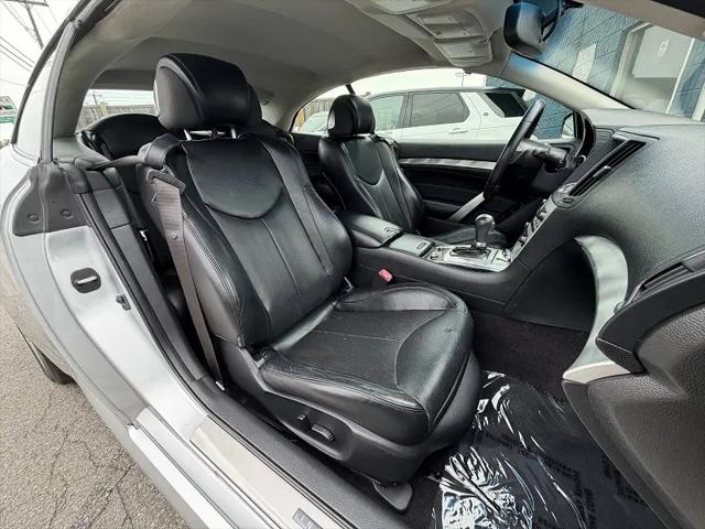 2015 INFINITI Q60 Standard