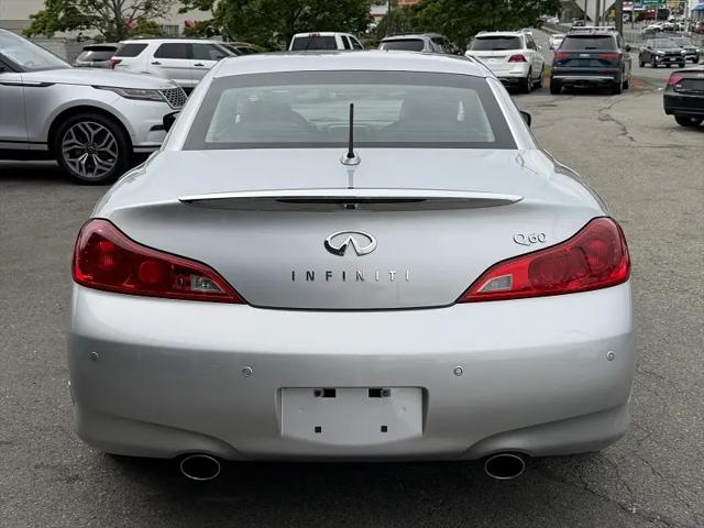 2015 INFINITI Q60 Standard