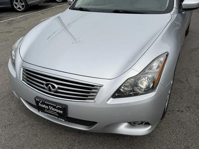 2015 INFINITI Q60 Standard