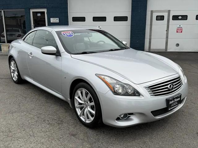2015 INFINITI Q60 Standard