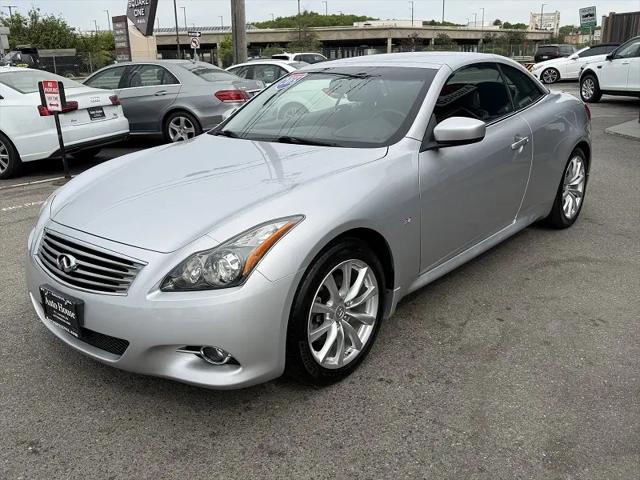 2015 INFINITI Q60 Standard