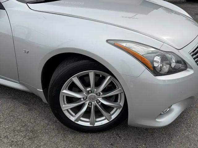 2015 INFINITI Q60 Standard
