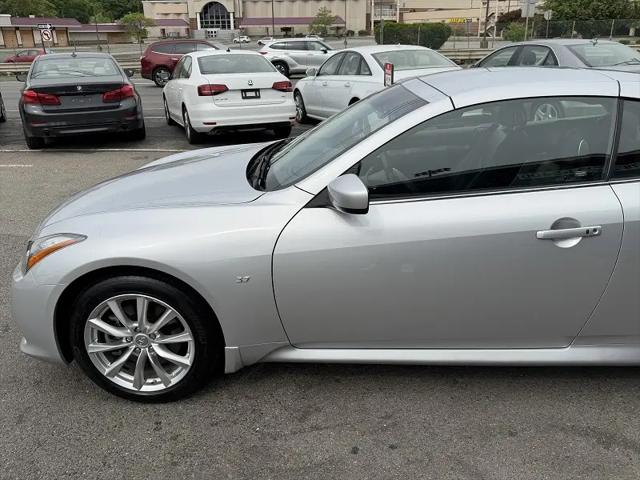 2015 INFINITI Q60 Standard