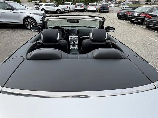 2015 INFINITI Q60 Standard