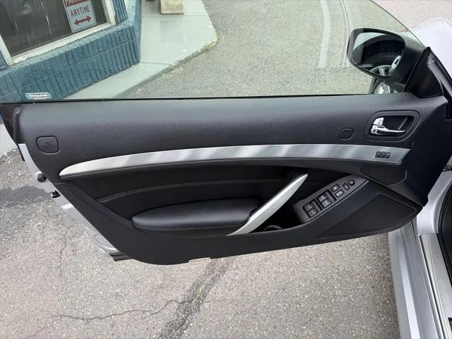 2015 INFINITI Q60 Standard