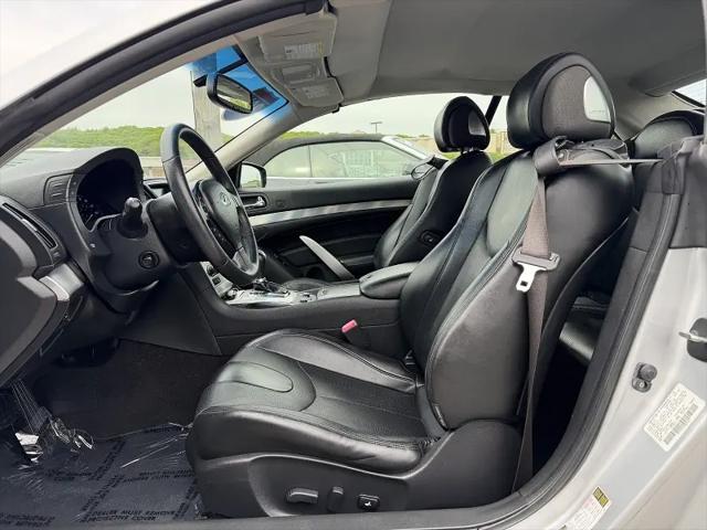 2015 INFINITI Q60 Standard
