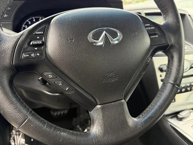 2015 INFINITI Q60 Standard