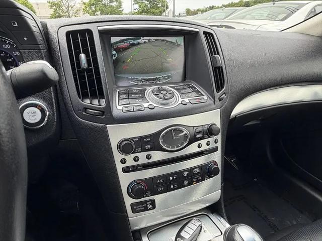 2015 INFINITI Q60 Standard