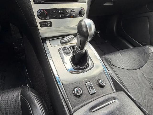 2015 INFINITI Q60 Standard