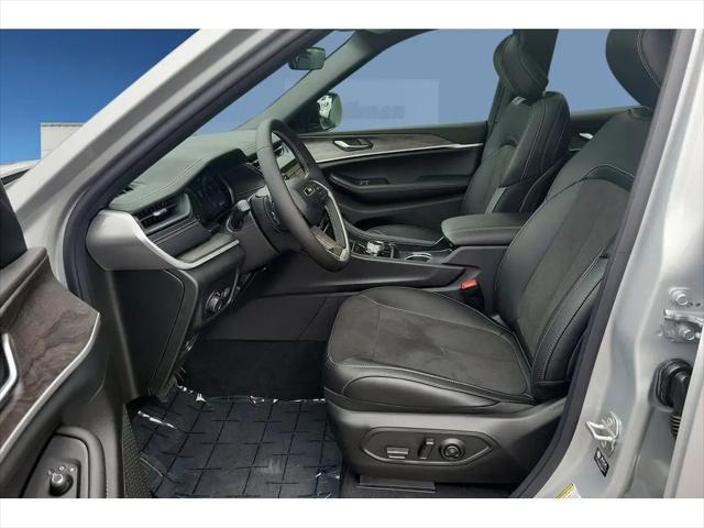 2026 Jeep Grand Cherokee L Altitude 4x2
