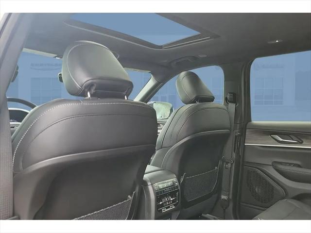 2026 Jeep Grand Cherokee L Altitude 4x2