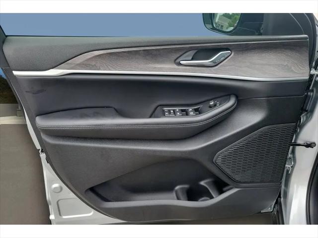 2026 Jeep Grand Cherokee L Altitude 4x2