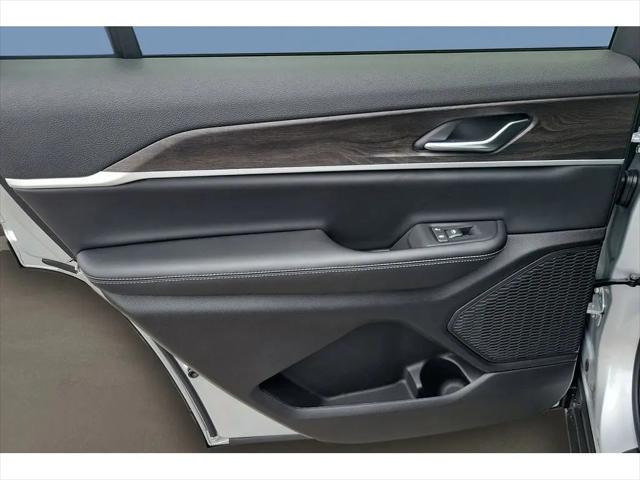 2026 Jeep Grand Cherokee L Altitude 4x2