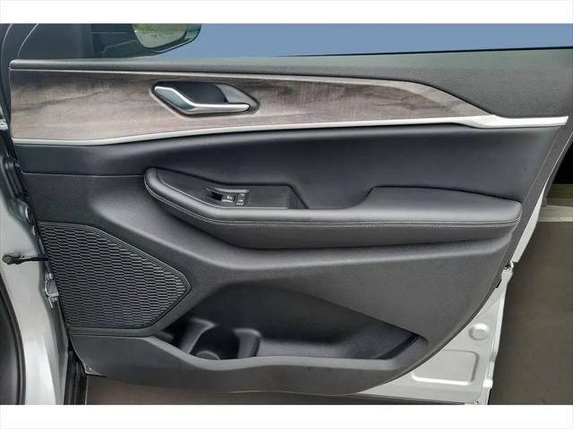 2026 Jeep Grand Cherokee L Altitude 4x2