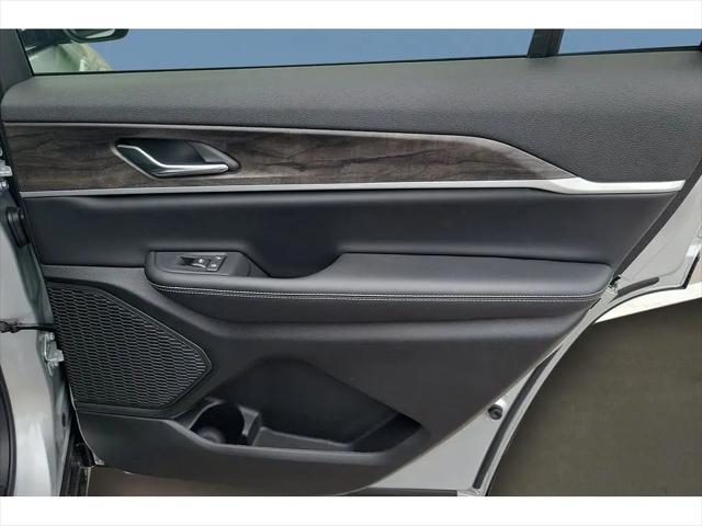 2026 Jeep Grand Cherokee L Altitude 4x2