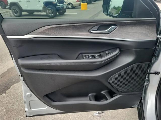 2026 Jeep Grand Cherokee L Altitude 4x2