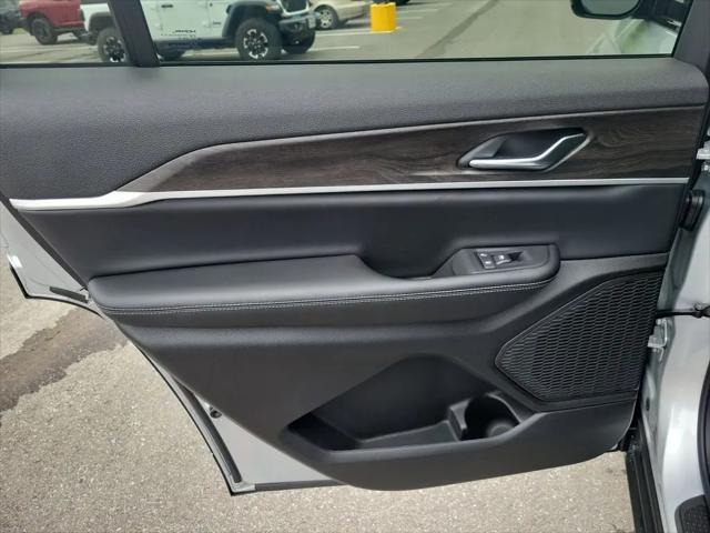 2026 Jeep Grand Cherokee L Altitude 4x2