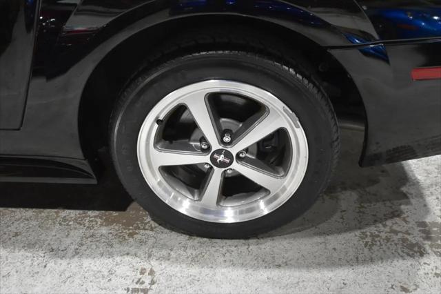 2004 Ford Mustang Mach 1