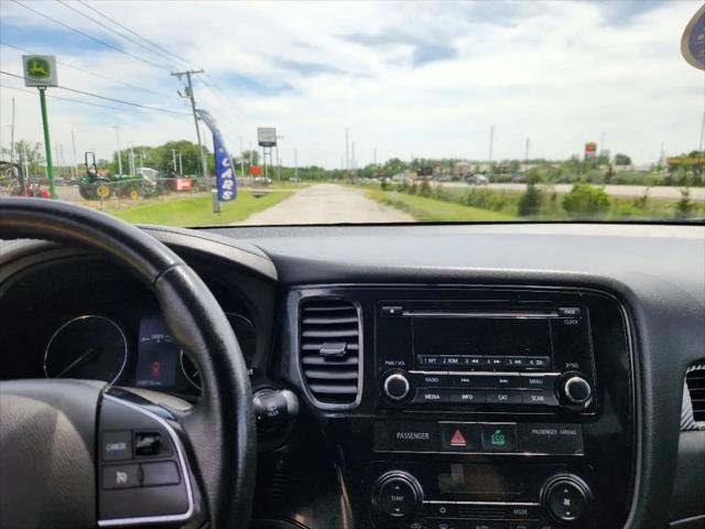 2016 Mitsubishi Outlander SE