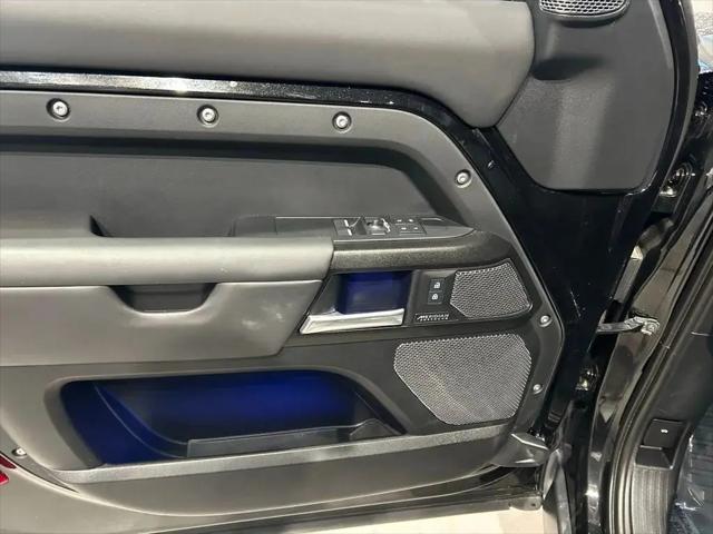 2024 Land Rover Defender 90 P525 V8